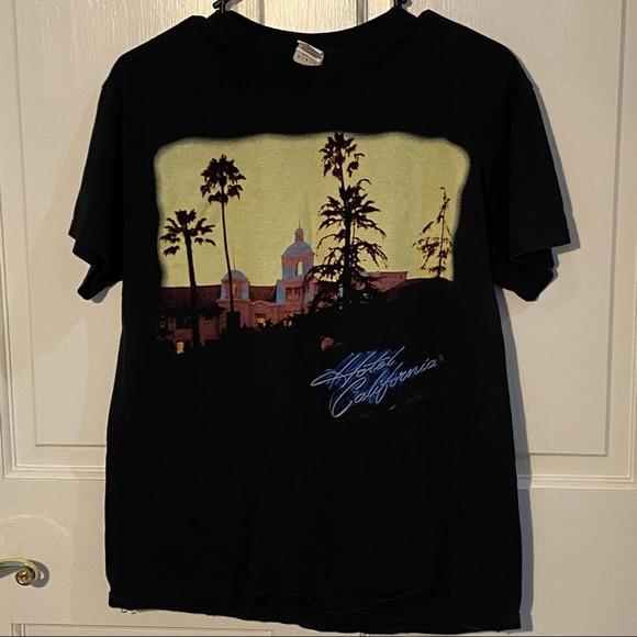 Eagles Hotel California 2018 concert Tour Tmusic graphic tee M - Picture 4 of 5